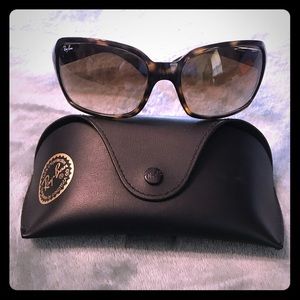Ray-Ban Sunglasses- RB4068